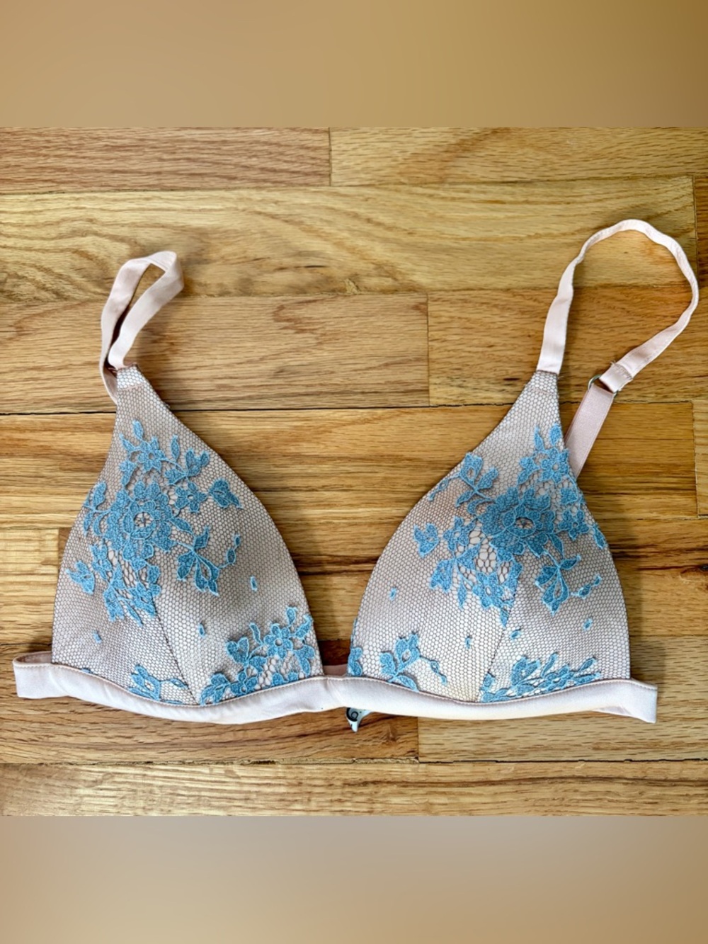 I.D. Sarrieri pink Silk Embroidered Lace Bralette with mesh 32C like new